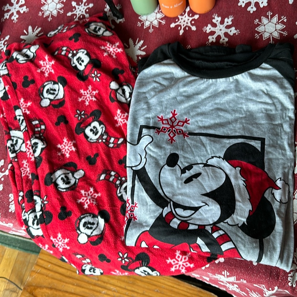 Disney Mickey Mouse Christmas PJs size L
